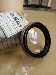 Семеринг TB9Y 52x68x7.5/12 NBR WLK/TW, за главина на TOYOTA 04422-20010  