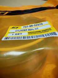Blade  Cylinder Seal Kit 707-98-32570 for  KOMATSU exkavators