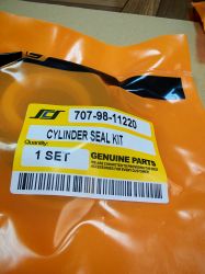 Boom Swing Cylinder Seal Kit 707-98-11220 for  KOMATSU exkavators 