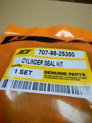 Arm Cylinder Seal Kit 707-98-25350 for  KOMATSU exkavators 