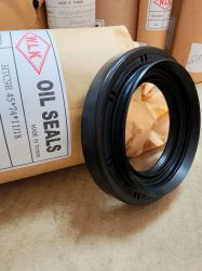 Семеринг HTC9R 45x74x11/18 R NBR WLK/TW , за заден диференциал на LEXUS,TOYOTA 90311-45028,90311-A0007