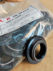 Oil seal  TC4 18x32.69x3.4/8.7 NBR WLK/TW , for steering of SUZUKI
