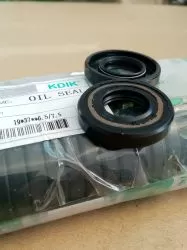 СЕМЕРИНГ TCL 19x37x6.5/7.5 NBR KDIK/China , за кормилно управление