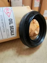 Семеринг HTC9R 45x74x11/18 R NBR WLK/TW , за заден диференциал на LEXUS,TOYOTA 90311-45028,90311-A0007   