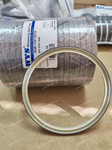 Метален чистач DLW 110x125x8 PU95 + студеновалцувана стомана WYS, HITACHI 4085479,KOMATSU 421-09-11320