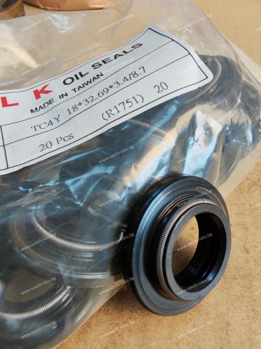Oil seal  TC4 18x32.69x3.4/8.7 NBR WLK/TW , for steering of SUZUKI