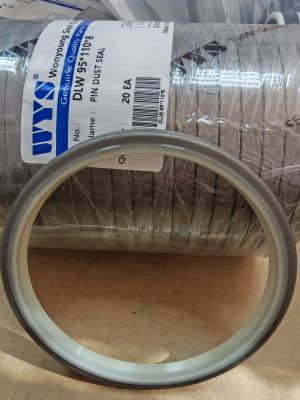 Метален чистач DLW 95x110x8 PU95 + студеновалцувана стомана WYS, KOMATSU 421-46-11750