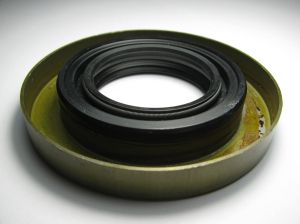 Oil seal (2) 39x60/82x11/13 NBR manual transmission of Mazda R504-17-335