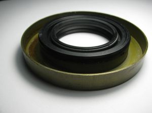 Oil seal (2) 39x60/82x11/13 NBR manual transmission of Mazda R504-17-335