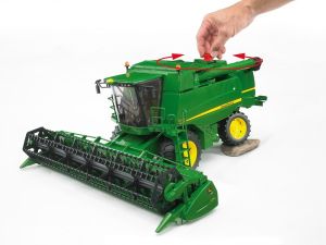 John Deere Combine harvester T670i (BRUDER 02132)