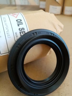 Семеринг HTC9R 44x74x11/17 R NBR WLK/TW , за диференциал на TOYOTA 90311-44007 