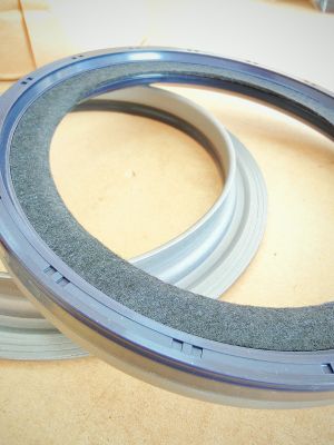 Oil seal  Y 100x135x15  with felt ,MVQ  MARVEL/TW , for crankshaft of ISUZU 8-97072-823-1  