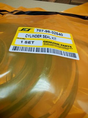 Ремонтен комплект  за хидравличен цилиндър на греблото (blade  )  707-98-32540  за  ескаватори KOMATSU