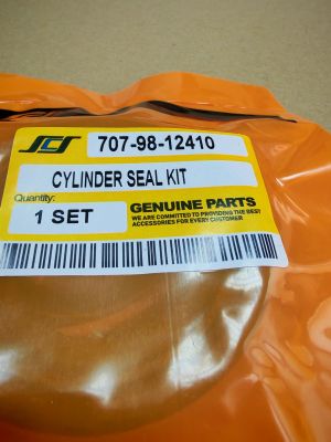 Ремонтен комплект  за хидравличен цилиндър за повдигане на греблото (blade lift ) 707-98-12410 за  ескаватори KOMATSU