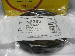 Семеринг ADS 44x85x9.5/13.6 NBR Musashi/Japan , задна главина (външен) на  Nissan 43254-MA20A,N2365   
